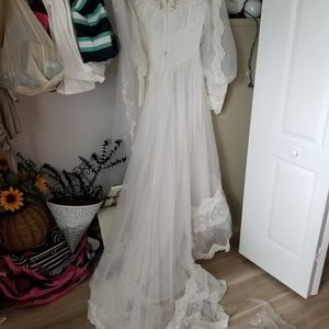 WEDDING DRESS